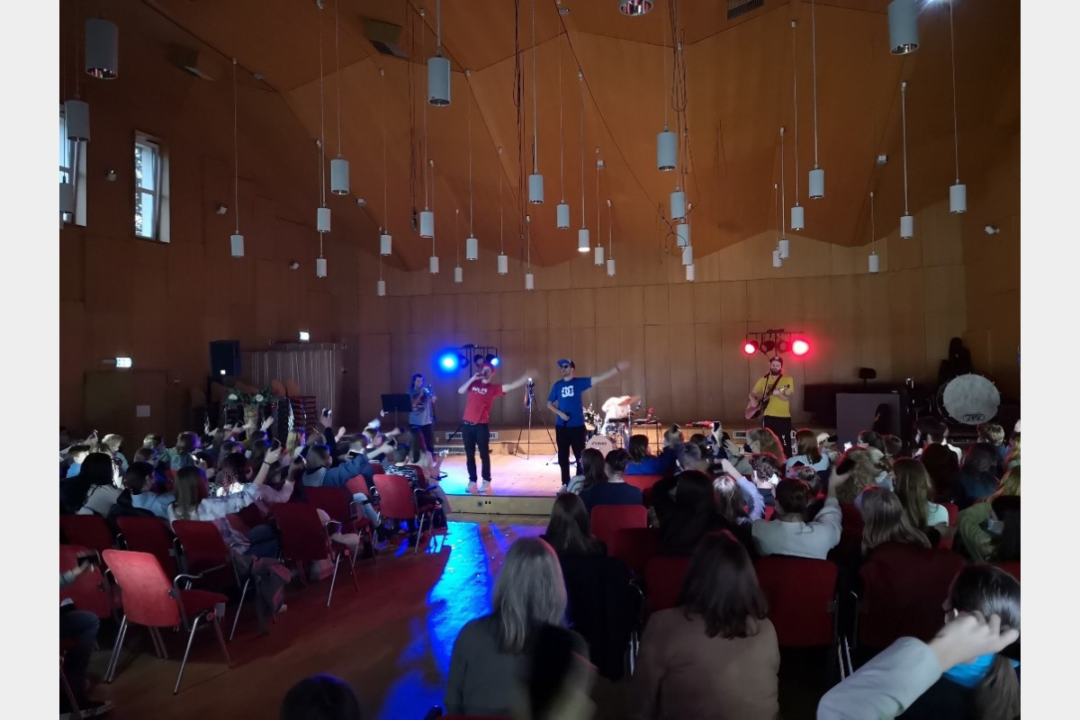 Die Hip Hop Band Zweierpasch in der Stormarnschule 